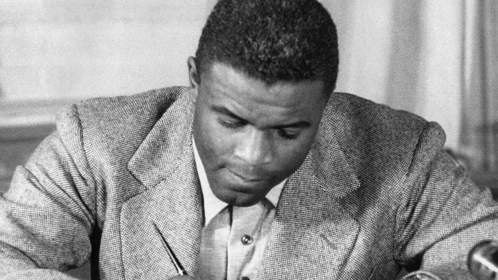 cheats/2016/04/01/philly-sorry-for-jackie-robinson-racism/160401-jackie-robinson-cheat_cvlr1v