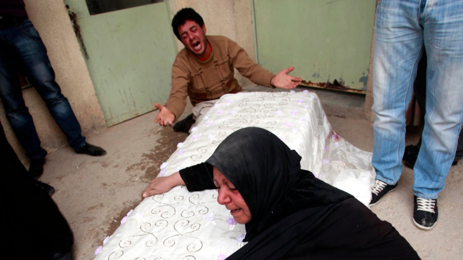 articles/2011/12/23/iraq-back-on-the-brink-maliki-s-sectarian-crisis-of-his-own-making/iraq-violence-pollack-tease_hyo3zq