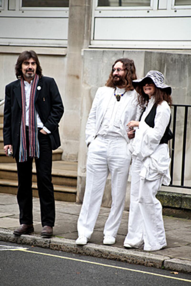 galleries/2010/12/07/john-lennon-fans/lennon-fans-9_jd3dco