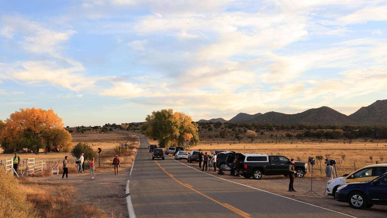 2021-10-23T023457Z_1124359472_RC2CFQ9GQS56_RTRMADP_3_FILM-RUST-SHOOTING_n7eez4