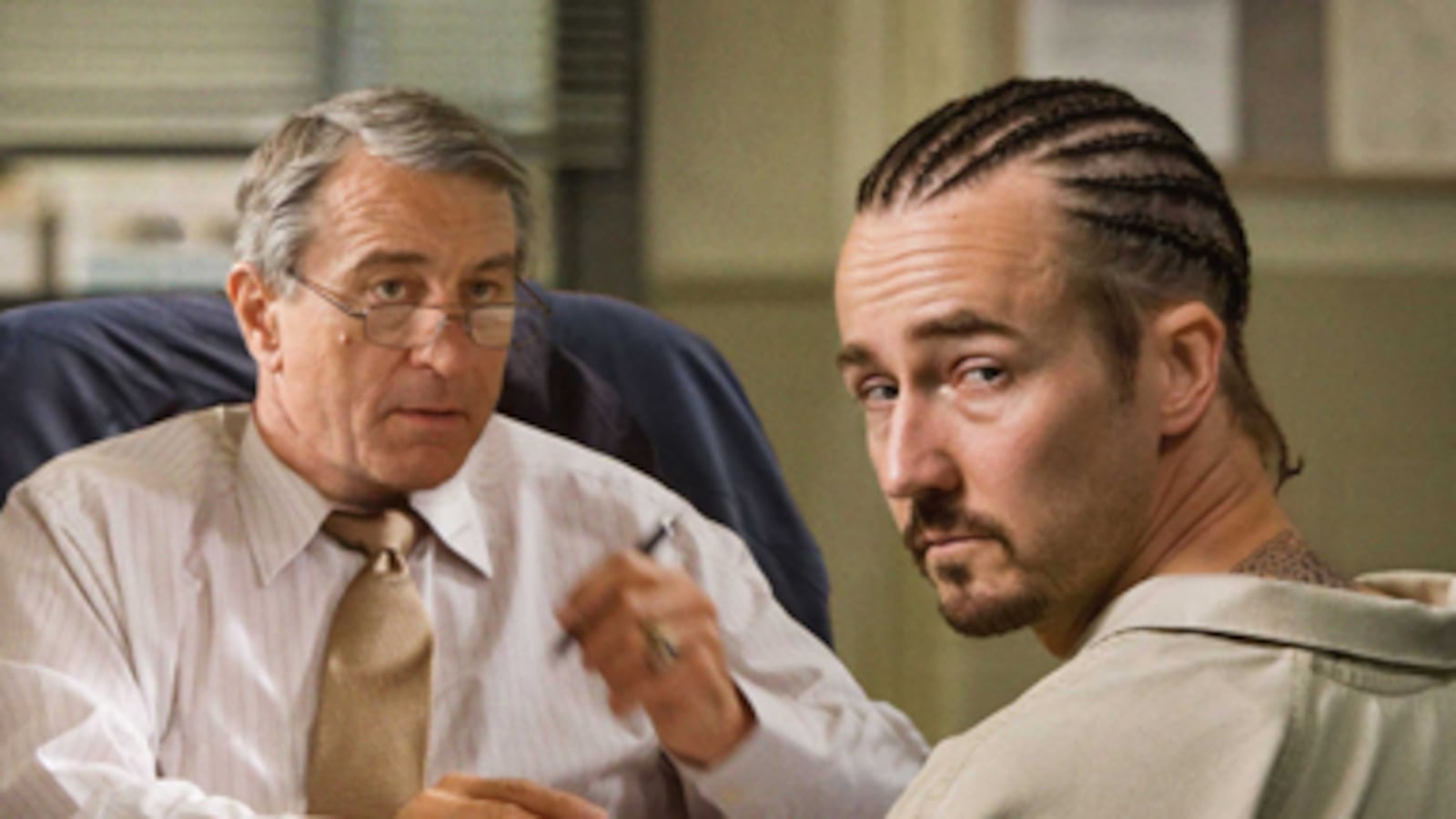 articles/2010/10/09/edward-norton-on-stone-and-batman-rumors-1/stern-norton-stone_132075_jzcpyw