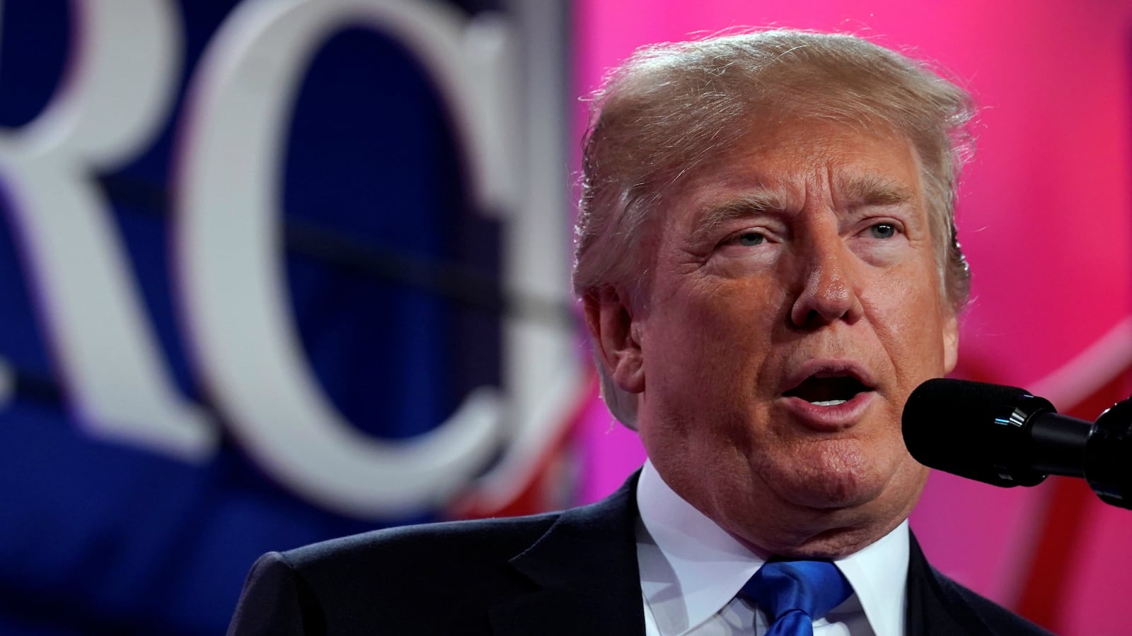 171015-trump-cheat_ozmupq