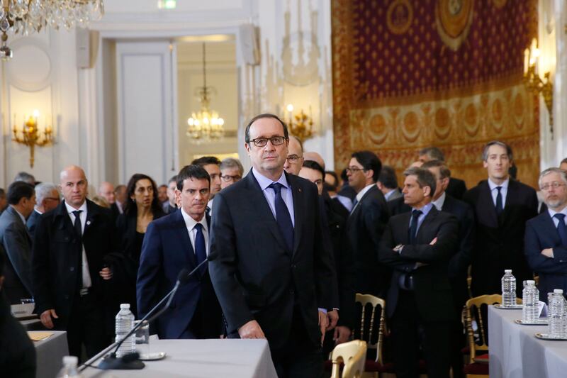 galleries/2015/01/09/scenes-from-france-s-hostage-standoffs-photos/150109-france-hostage3_ampqrc