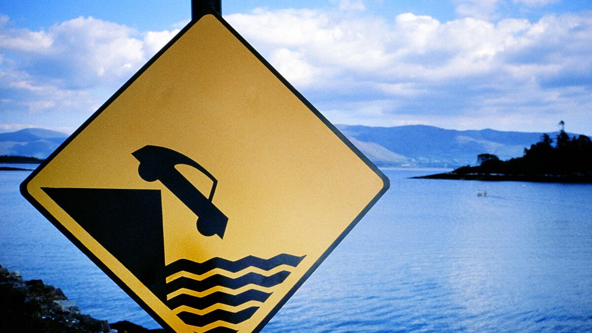 articles/2012/07/08/resilience-author-andrew-zolli-on-the-secrets-of-failure/car-cliff-resilience-cheat_qoy5ad