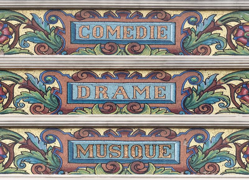 galleries/2015/10/11/paris-has-the-coolest-signs/151002-graphique-de-rue-10_chukhr