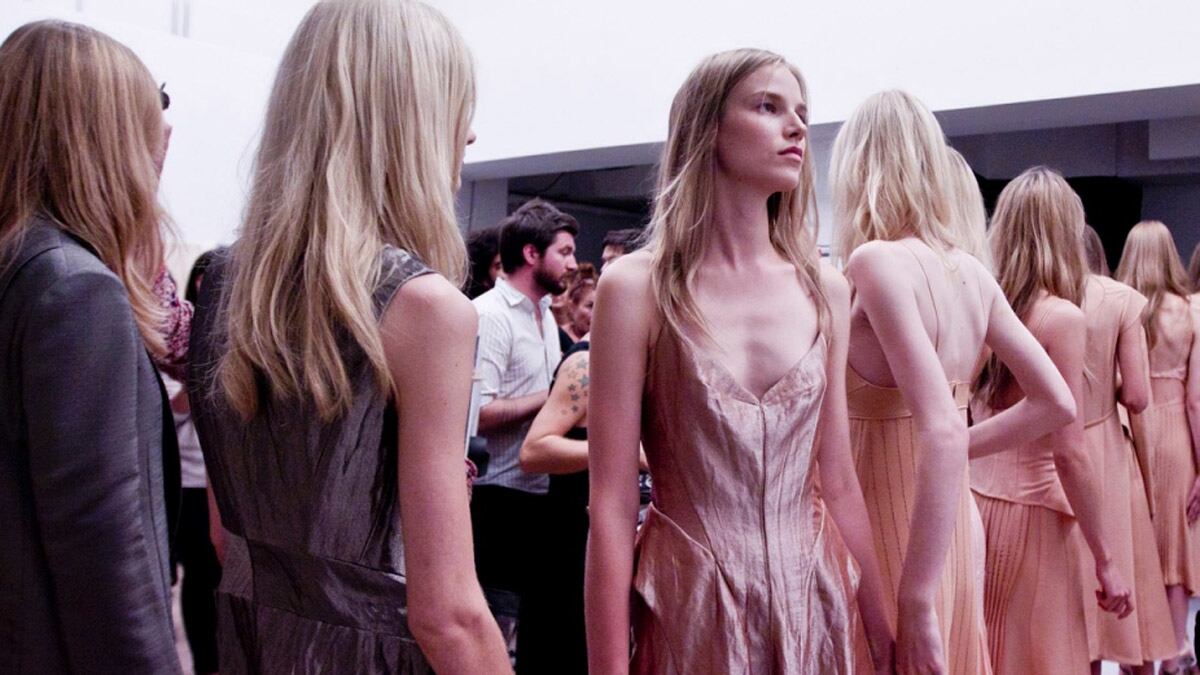 galleries/2011/09/16/new-york-fashion-week-ss12-backstage-photos/fashion-week-wrap-calvin-top-box_llothw