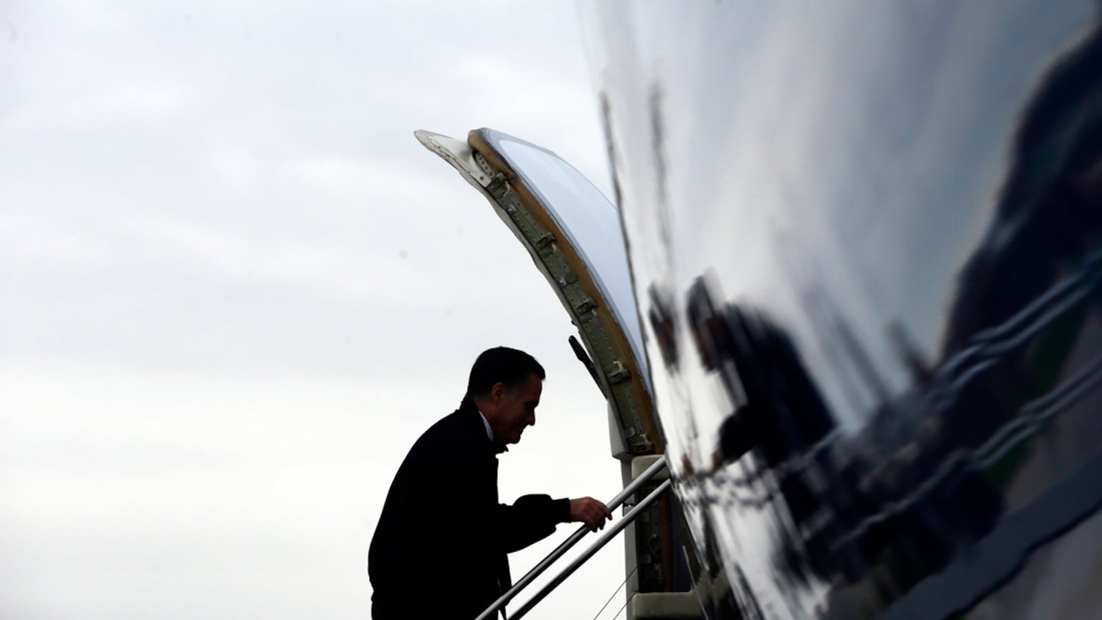articles/2012/11/05/mitt-romney-gives-stump-speech-to-long-suffering-crowd-on-last-minute-pennsylvania-stop/romney-on-scener-freedlander_ccsoua