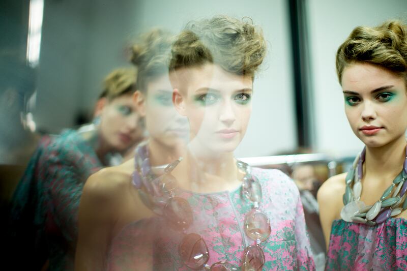 galleries/2013/09/24/backstage-at-giorgio-armani-spring-summer-2014-photos/130923-tachman-milan3_zlsjdl