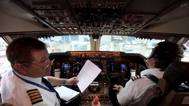 cheats/2011/04/01/hole-in-cabin-grounds-flight/dangerous-joairplane-pilot_aykowq