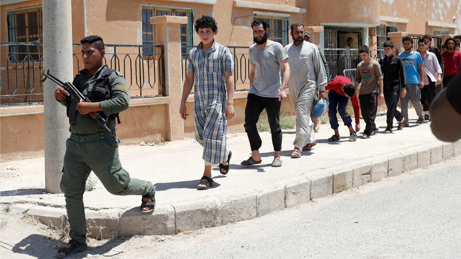 170624-isis-pardon-raqqa-cheat_wgbbmb