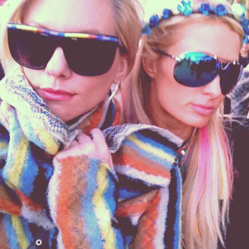 galleries/2012/04/22/miley-cyrus-chanel-iman-paris-hilton-and-more-celebrity-twitter-pics-photos/twitpics-paris-hilton_g8xae9