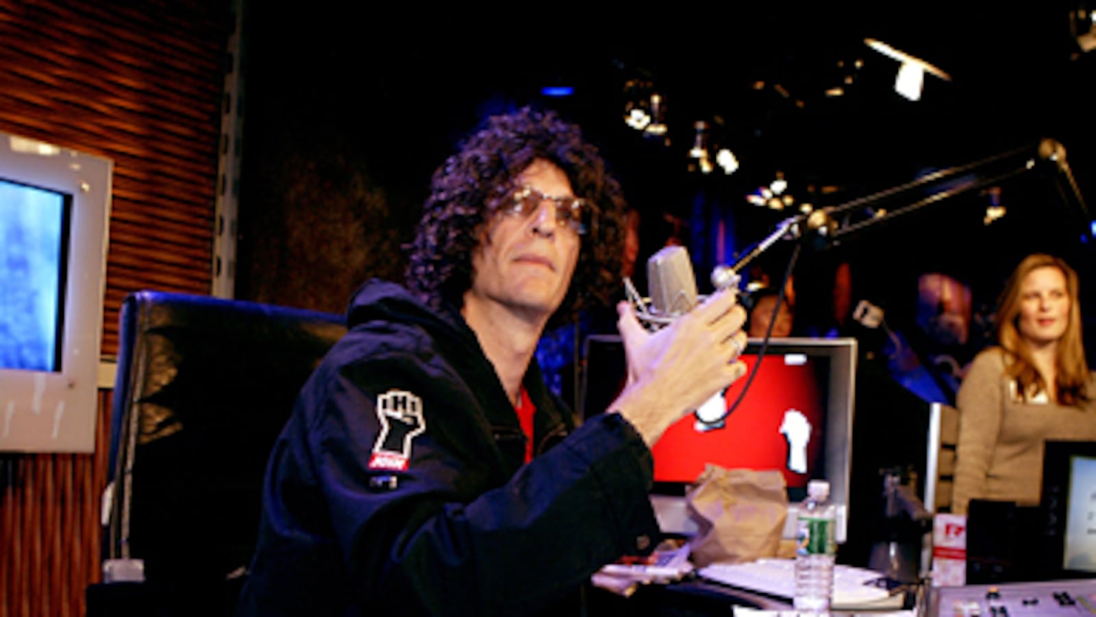 articles/2010/12/09/howard-sterns-sirius-deal-the-400-million-contract/lauria-stern_146240_tjxrkz