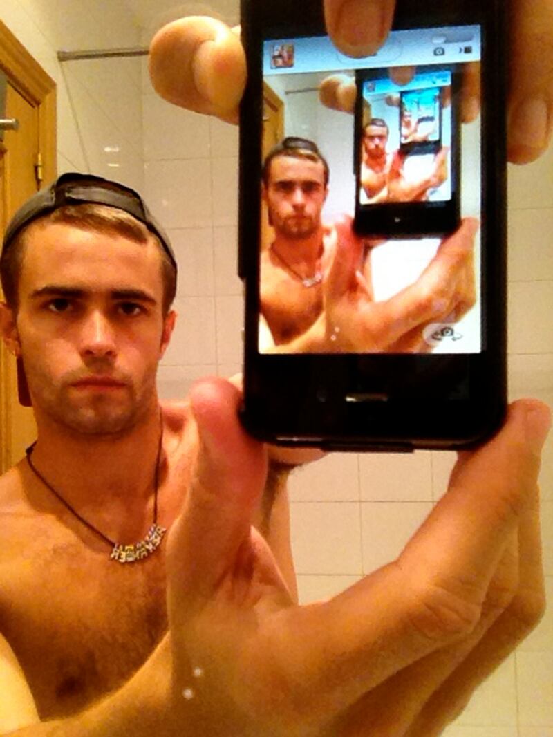 galleries/2013/10/18/national-selfie-portrait-gallery/selfie-saez_mf2sin