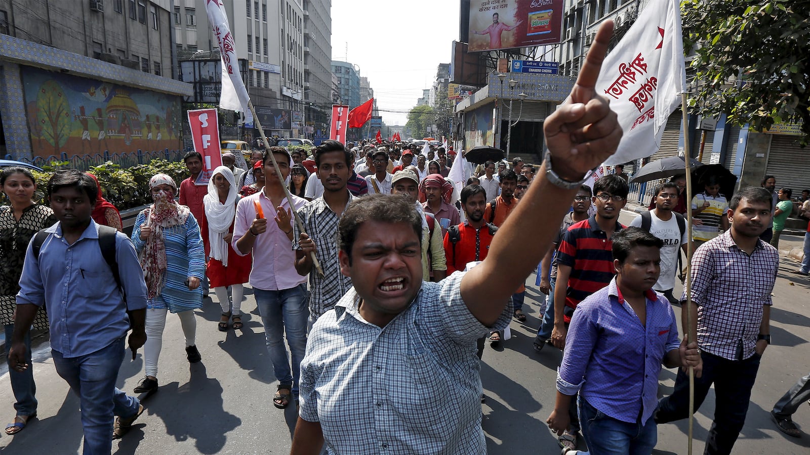 articles/2016/02/22/india-s-extremists-turn-on-left-wing-college-kids/160221-khan-india-extremism-tease_vs6p2u