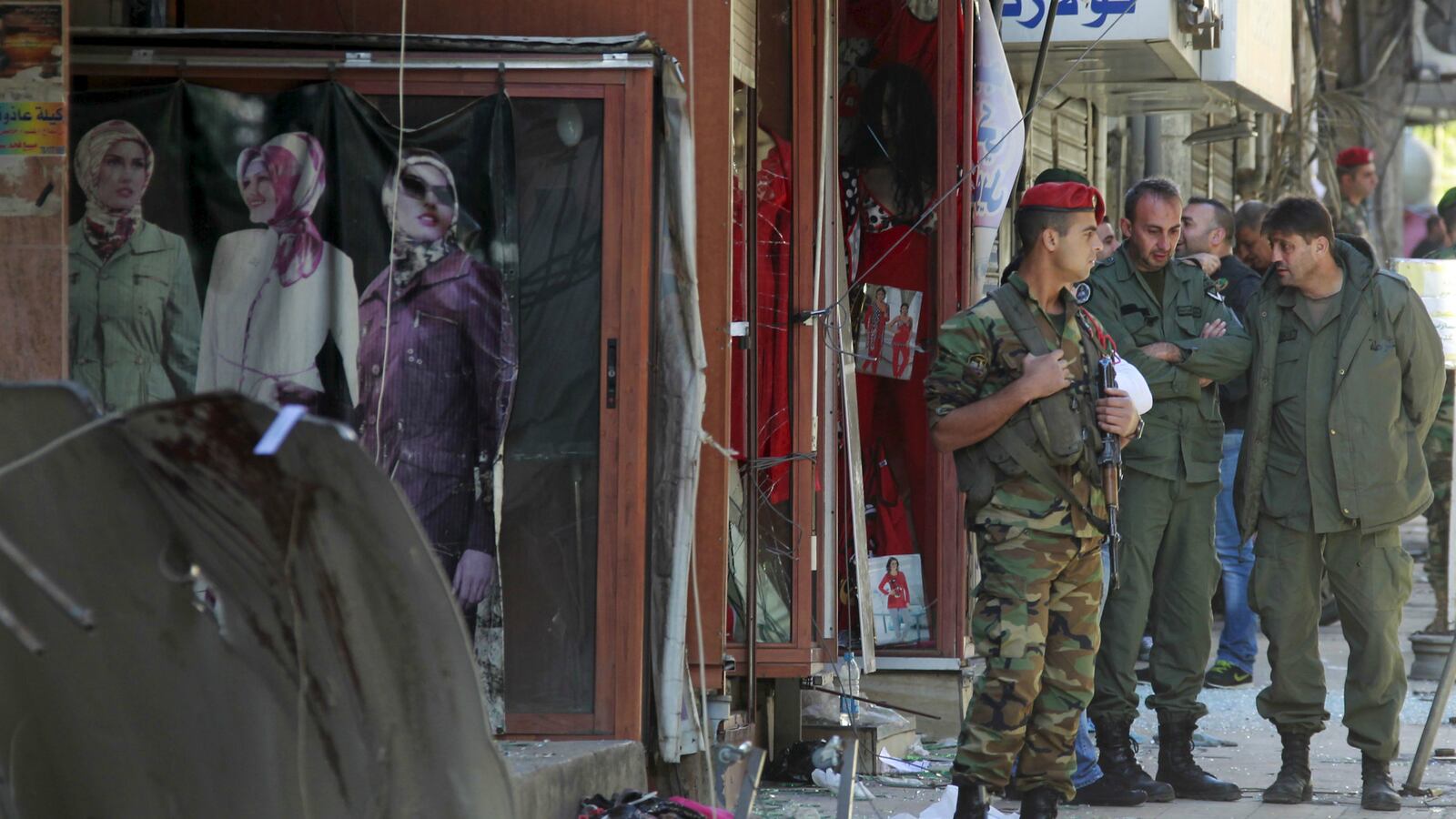 cheats/2015/11/15/11-arrested-in-beirut-bombings/151116-beirut-11-arrested-cheat_ihn37z