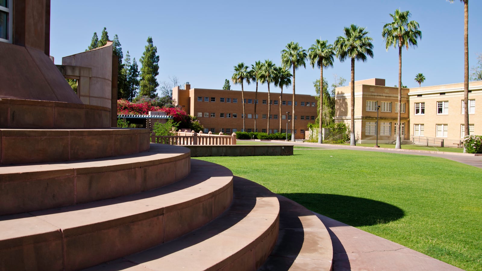 Arizona_State_University_Campus__Tempe__Arizona_-_panoramio__23_qacj2q