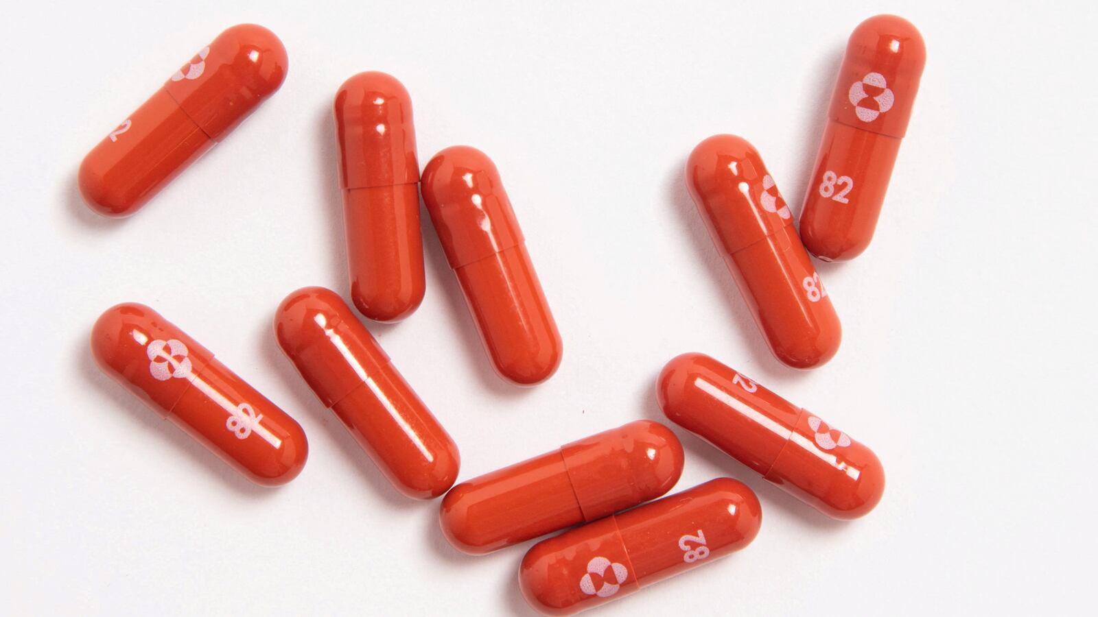 2021-12-23T143505Z_2053979656_RC2EKR9D05XA_RTRMADP_3_HEALTH-CORONAVIRUS-MERCK-CO-FDA_ywkws1