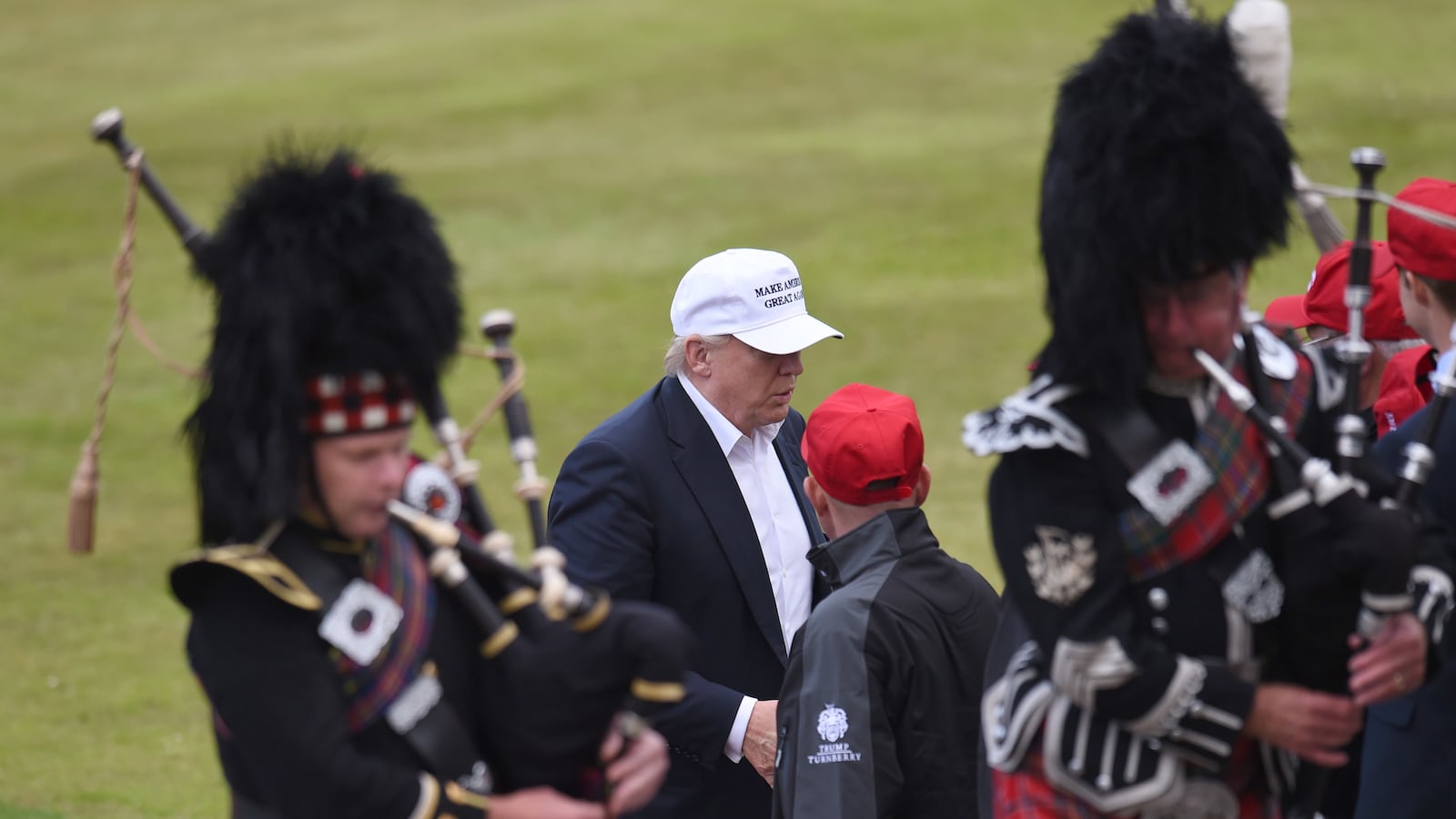 2016-06-24T120000Z_212274730_LR1EC6O0NTFU2_RTRMADP_3_USA-ELECTION-TRUMP-SCOTLAND_inf5uf