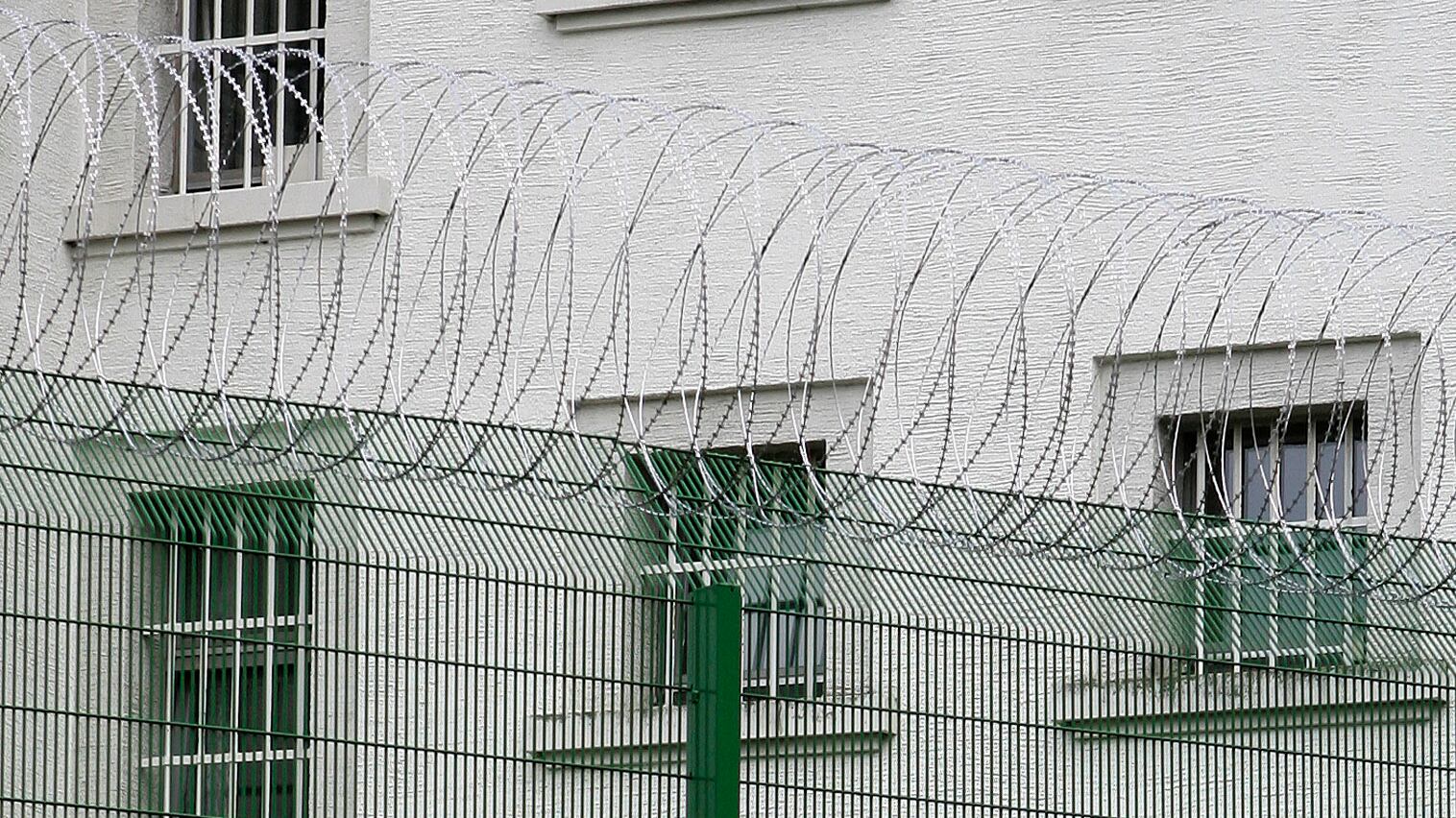 2007-02-07T120000Z_1670067811_BM2DUOENZSAA_RTRMADP_3_GERMANY_rwv7de