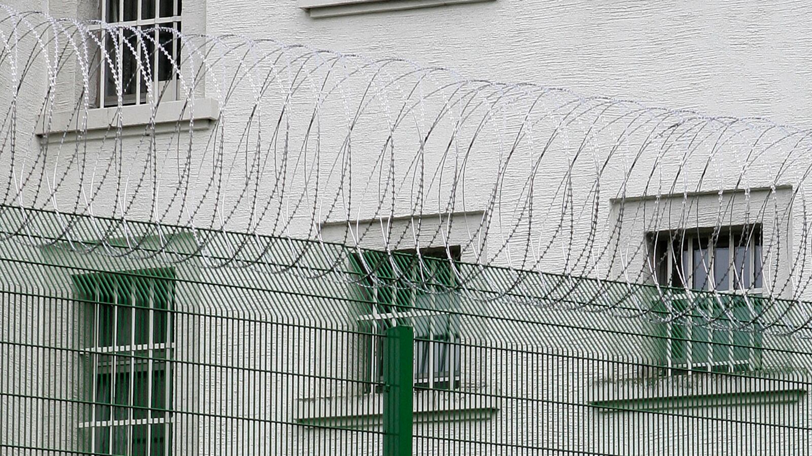 2007-02-07T120000Z_1670067811_BM2DUOENZSAA_RTRMADP_3_GERMANY_rwv7de