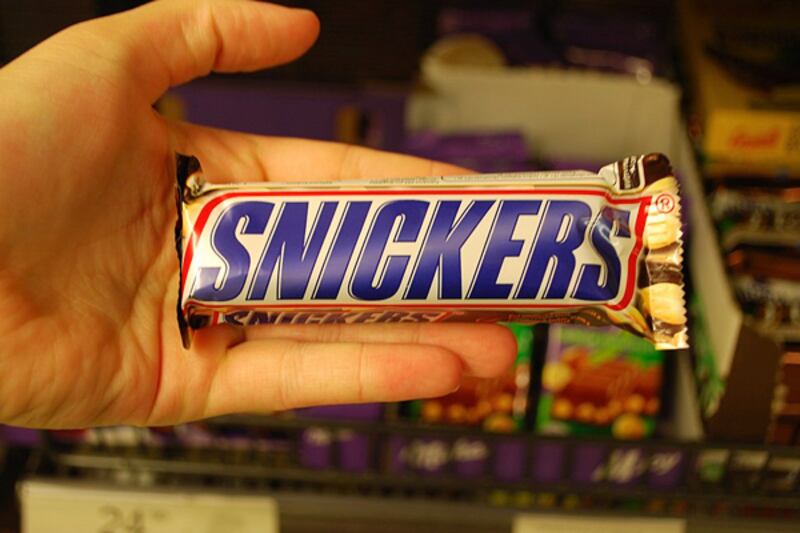 galleries/2011/10/14/most-fattening-halloween-candy-snickers-twix-kit-kat-candy-corn-photos/deadliest-halloween-candy-most-fattening-gal-snickers-almond_or1zfc