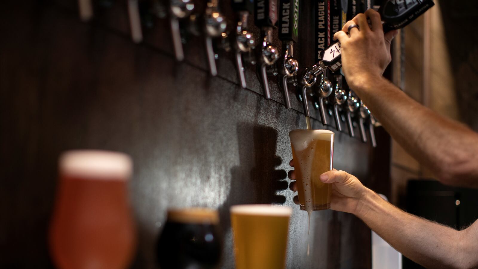 2020-10-16T044112Z_492973719_RC2GJJ9FLK92_RTRMADP_3_HEALTH-CORONAVIRUS-GLOBAL-ALCOHOL_ukz4rv