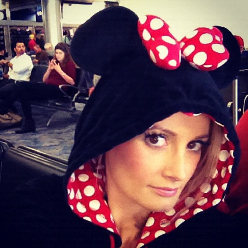 galleries/2012/09/30/justin-bieber-oprah-winfrey-more-celebrity-twitter-pictures-photos/holly-madison_chqvdv