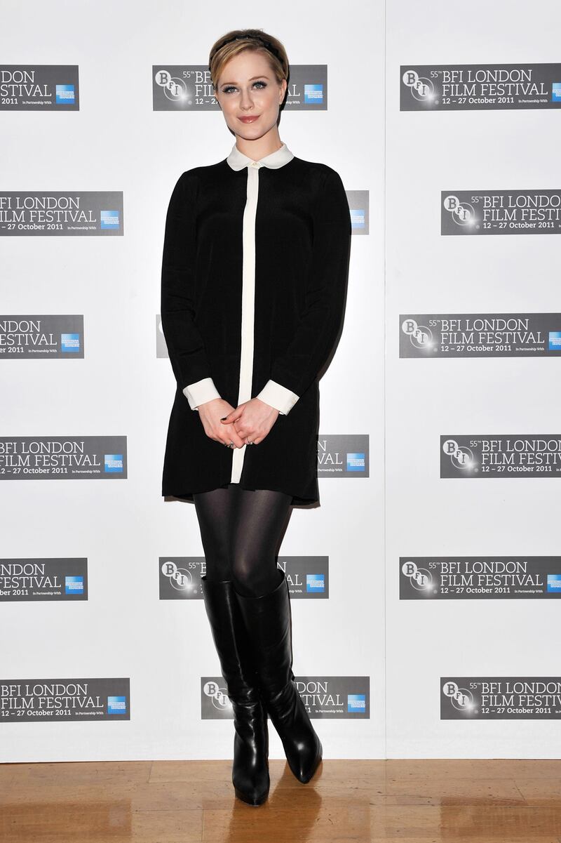 galleries/2012/11/21/elle-fanning-lady-gaga-more-channel-pilgrim-fashion-thanksgiving-style-photos/pilgrim-style-wood_srrea3