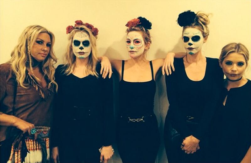 galleries/2014/10/30/from-kate-hudson-to-molly-sims-celebs-in-costume-take-over-instagram/141030-celeb-halloween-insta-06_phfj8j