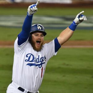 181027-dodgers-red-sox-record-cheat_klzqec