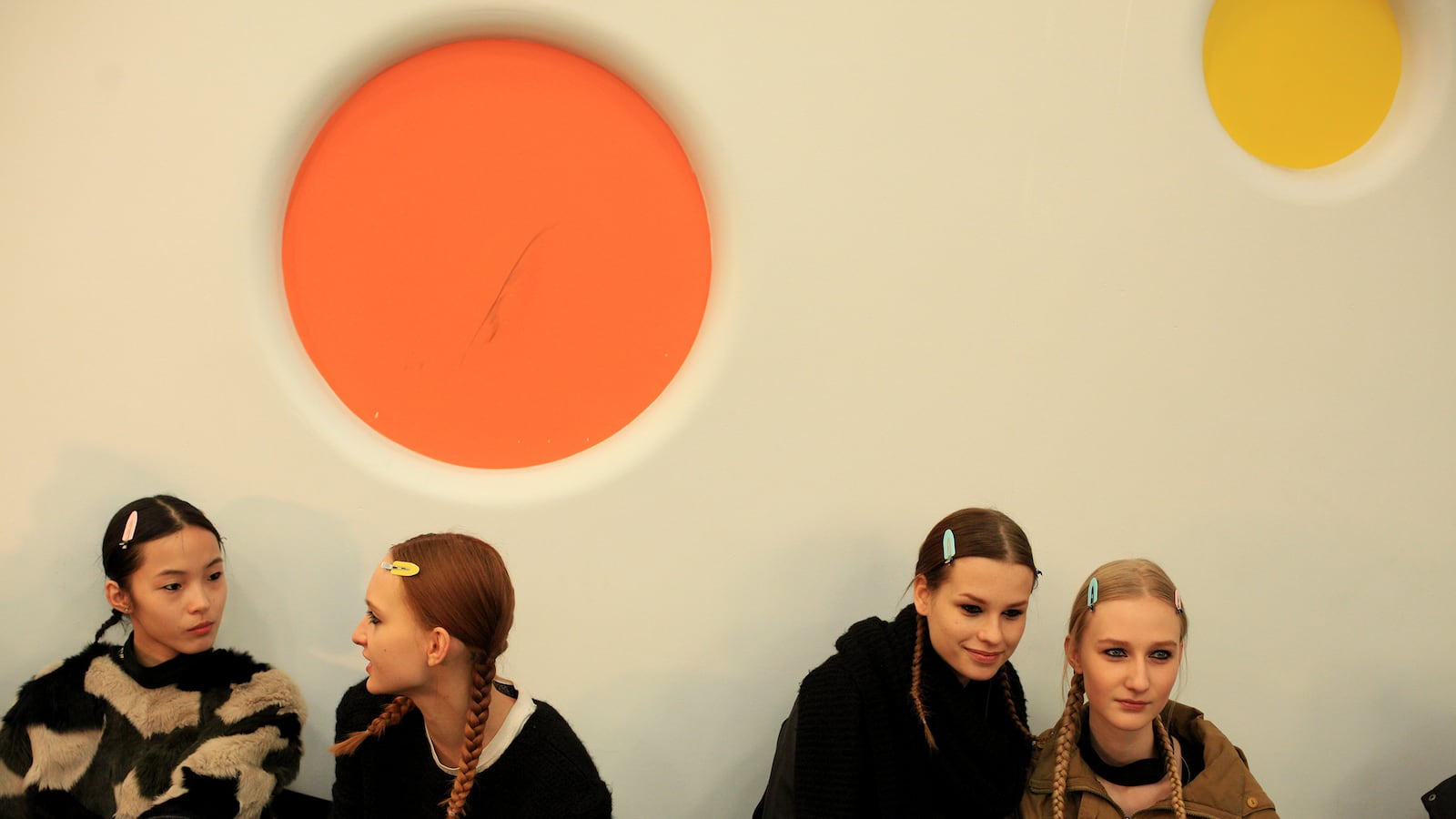 galleries/2014/02/12/backstage-at-marc-by-marc-jacobs-new-york-fashion-week-2014-photos/140211-marc-jacobs-tease_unnyfu