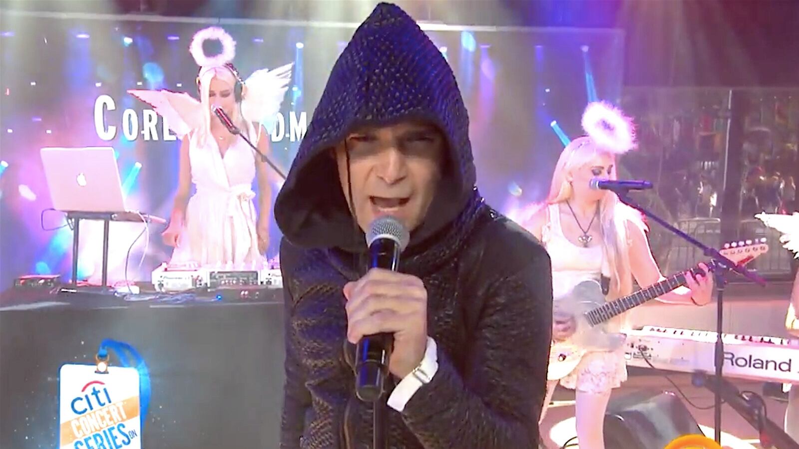 articles/2016/09/16/watch-corey-feldman-go-4-it-in-insane-today-show-performance/091616-wilstein-feldman-today-tease_tjptus