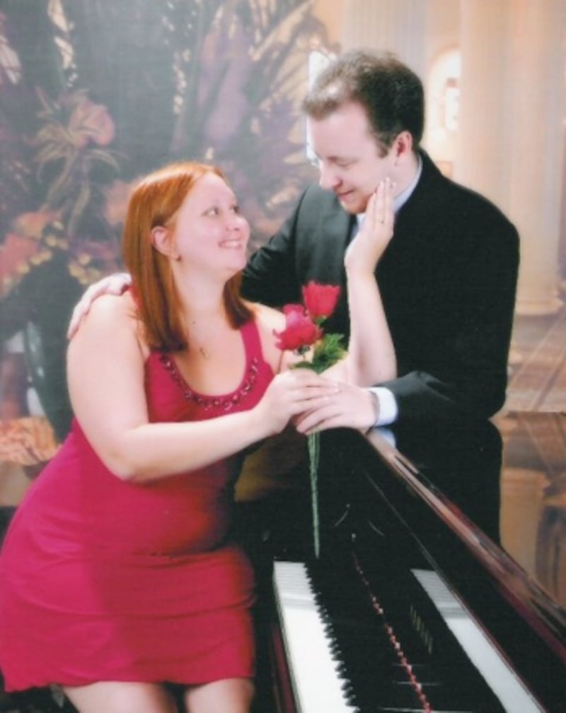 galleries/2011/02/10/awkward-valentine-s-photos/awkward-vday---tickling-the-ivories_lsxkqp