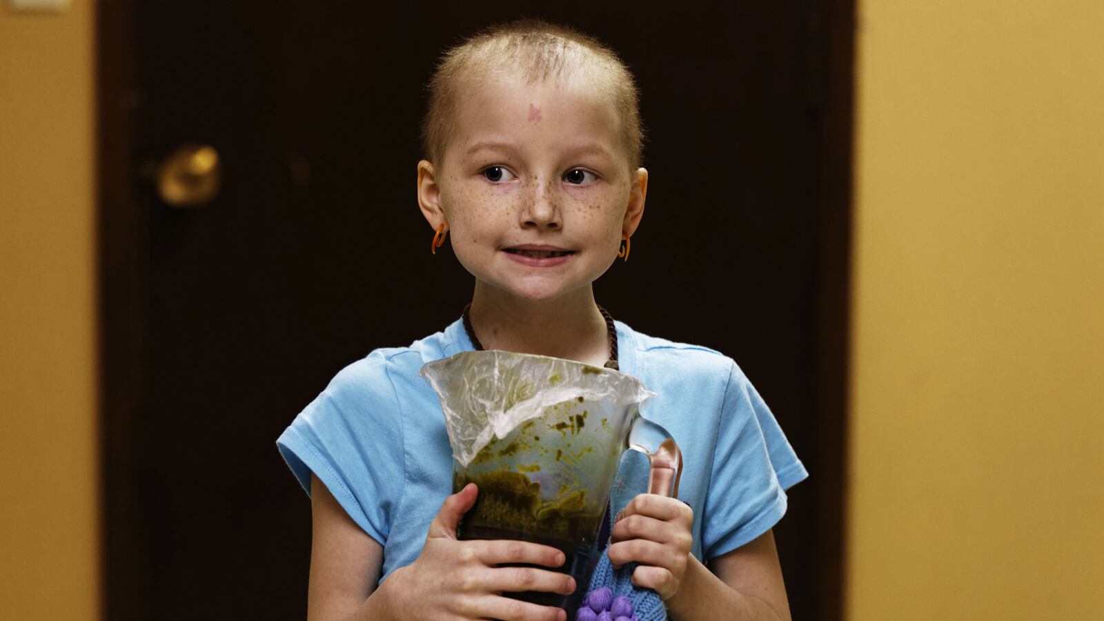 articles/2012/12/04/parents-defend-7-year-old-mykayla-comstock-s-medical-marijuana-use/ross-7yo-pot-head-tease_lue1mf