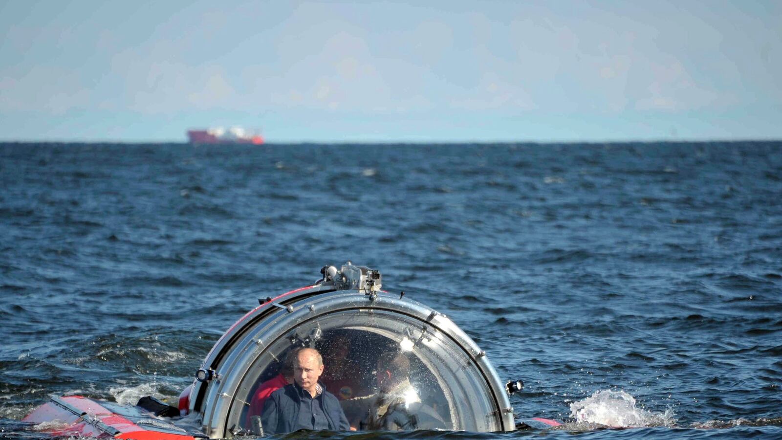 cheats/2015/10/26/u-s-russia-may-cut-internet-cables/151026-russia-internet-cheat_firgsj