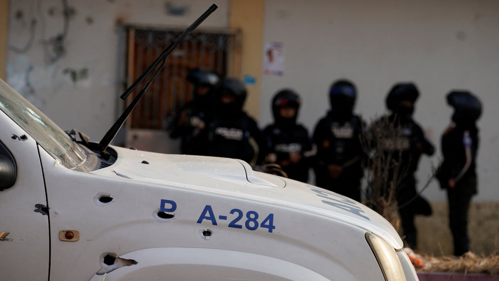 2022-11-02T022553Z_1083497181_RC2ADX94DLRO_RTRMADP_3_ECUADOR-PRISONS_pk2czy