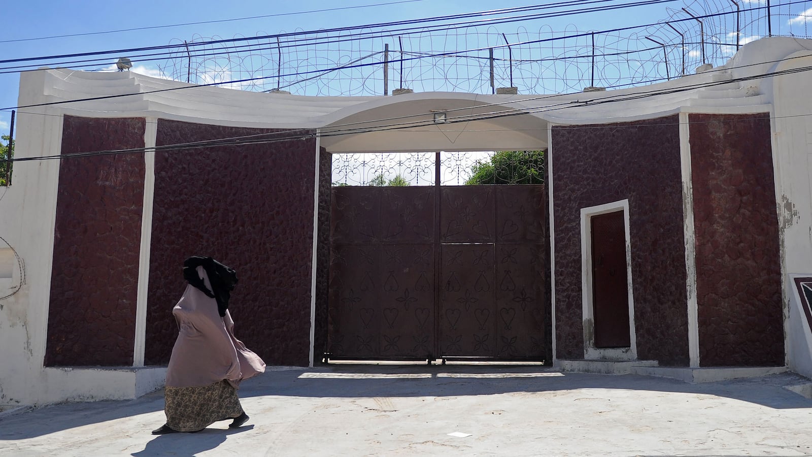 180503-german-nurse-tease_euvle8