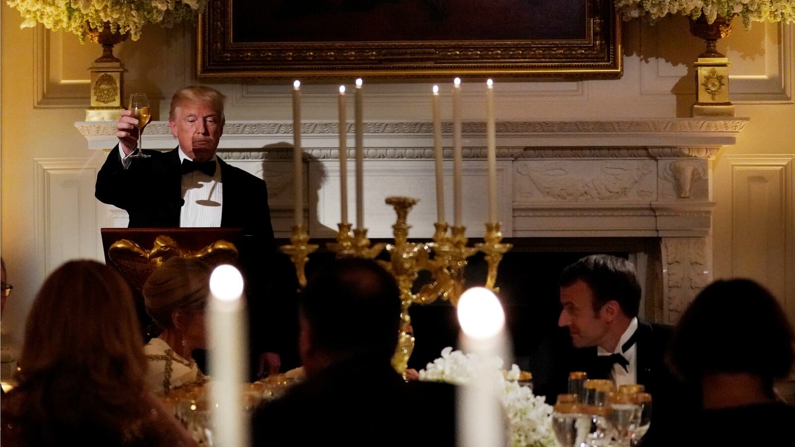 180424-trump-state-dinner-cheat_h6vjid