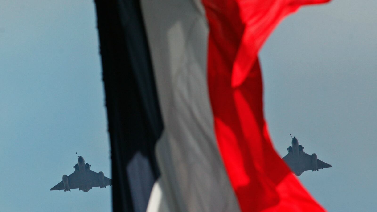 cheats/2015/11/17/france-launches-new-strikes-on-raqqa/151117-france-launches-new-raids-cheat_mfox5c