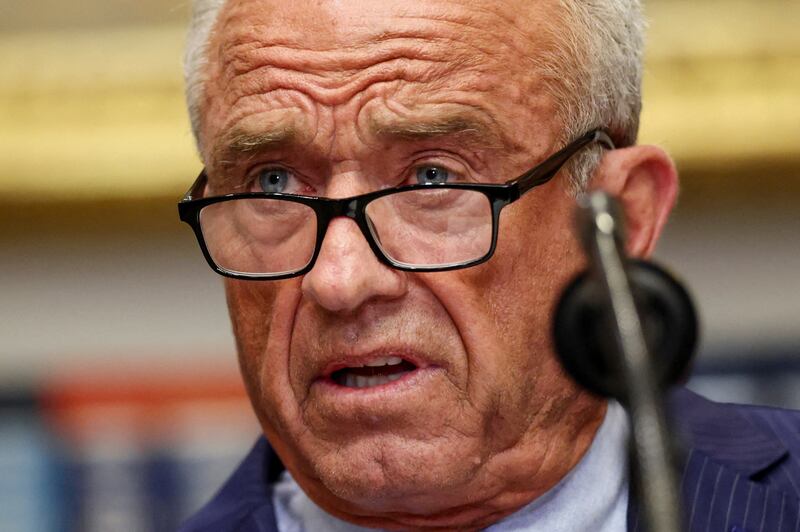 U.S. Secretary of Health and Human Services Robert F. Kennedy Jr. delivers remarks during a press conference to announce a link between autism and childhood vaccines and the use of popular pain medication Tylenol for pregnant women and children, claims which are not backed by decades of science, at the White House in Washington, D.C., U.S., September 22, 2025. REUTERS/Kevin Lamarque
