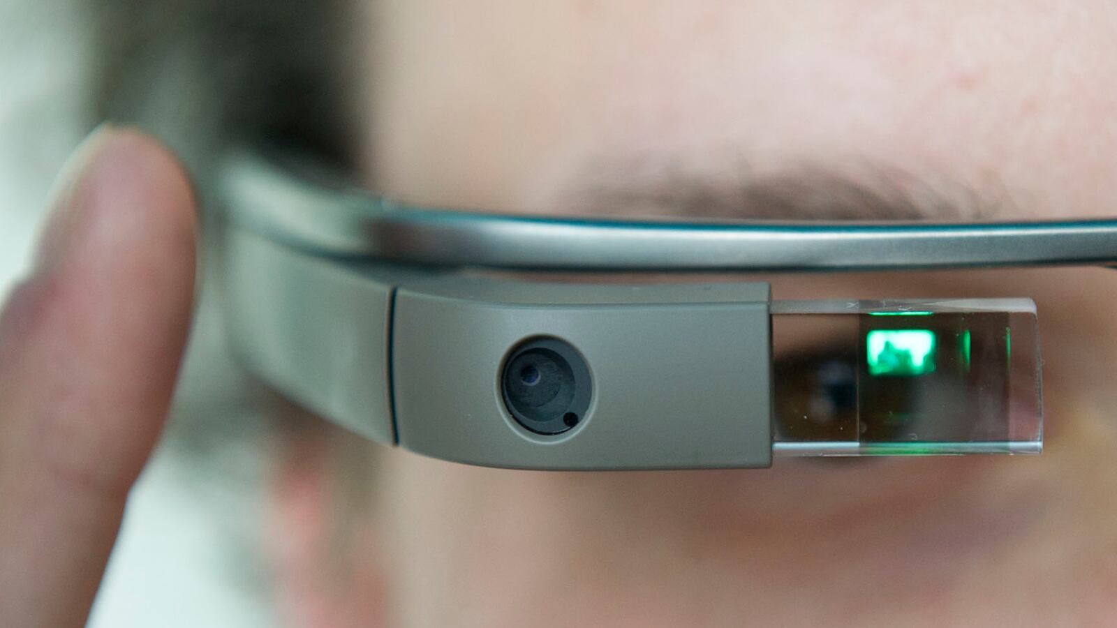 cheats/2013/05/17/google-glass-adds-new-apps/130517-google-glass-apps-cheat_x3vull