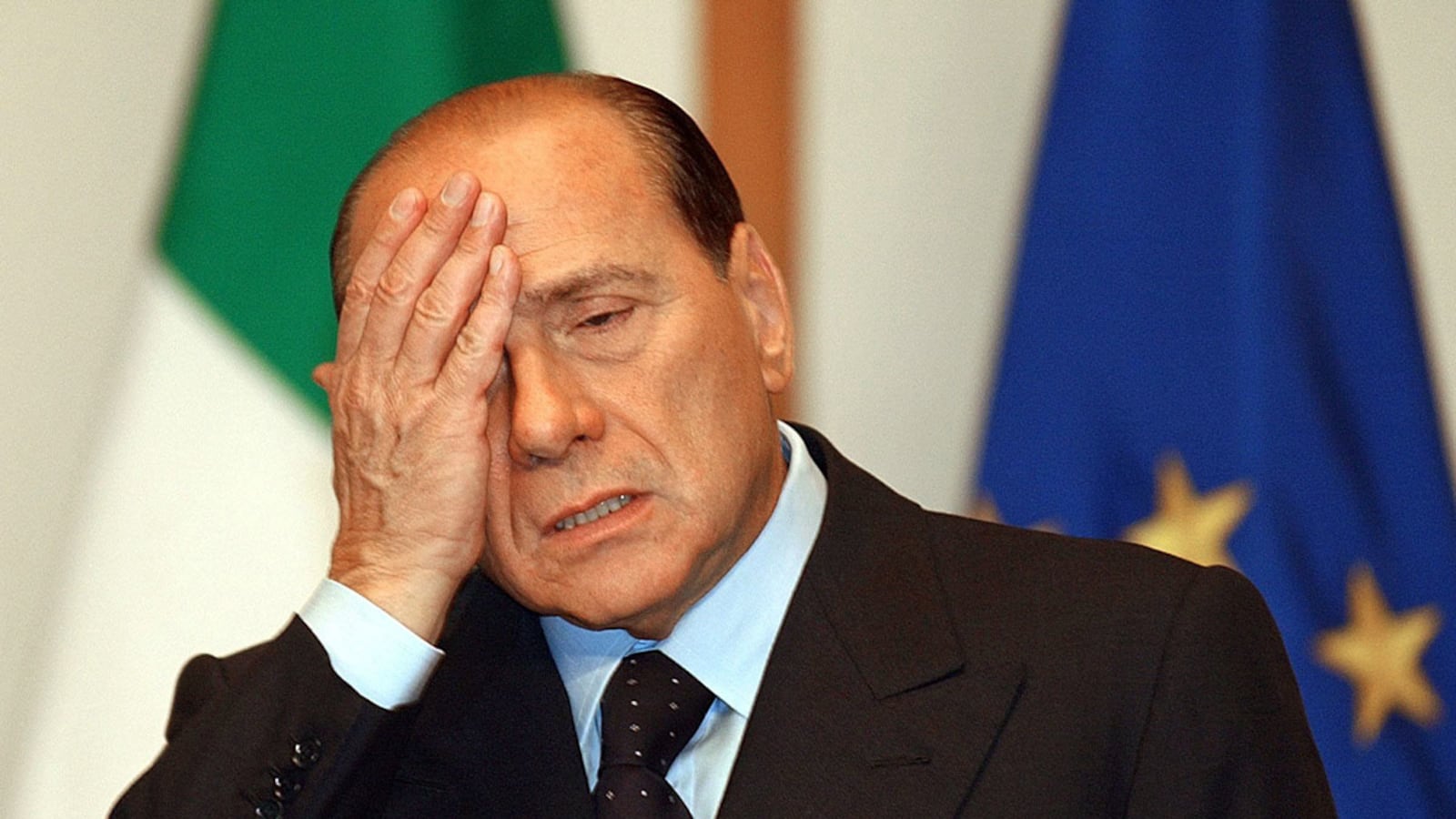 cheats/2011/11/12/berlusconi-resigns-as-pm/berlusconi-most-embarrassing-tease-intro_lxh4rr