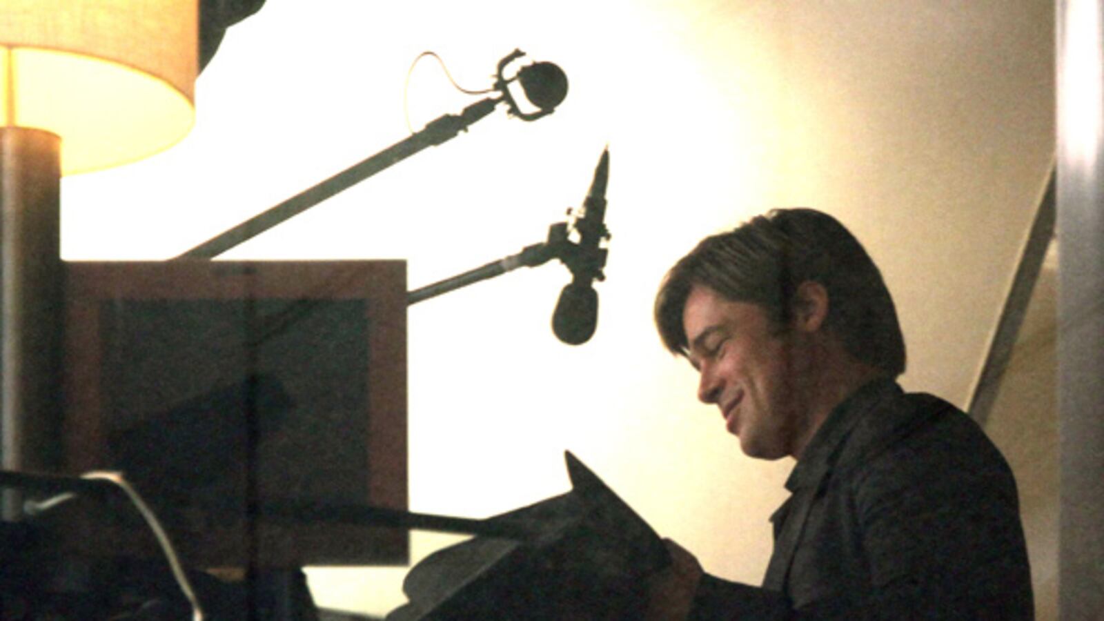 cheats/2010/07/12/brad-pitt-shaves-beard/sx-top---brad-buzzed-beard-buzz_w0wlwo