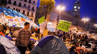 cheats/2011/05/22/spain-holds-elections-amid-protests/spain-protest-camping_yxvrjj
