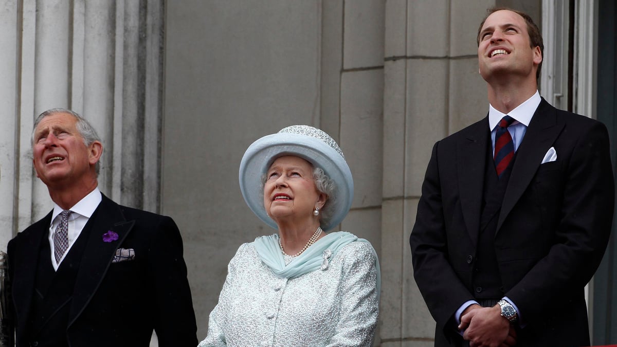 articles/2012/06/08/after-the-queen-s-jubilee-a-sobering-summer/jubilee-hangover-dickey-tease_hdvdcd