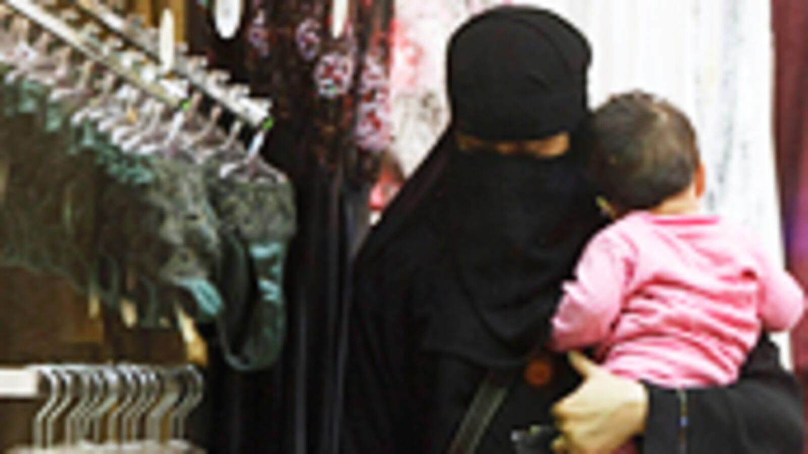 articles/2009/05/12/the-saudi-bitch-slap/nomani-saudi-women-slap_26355_ussh3a