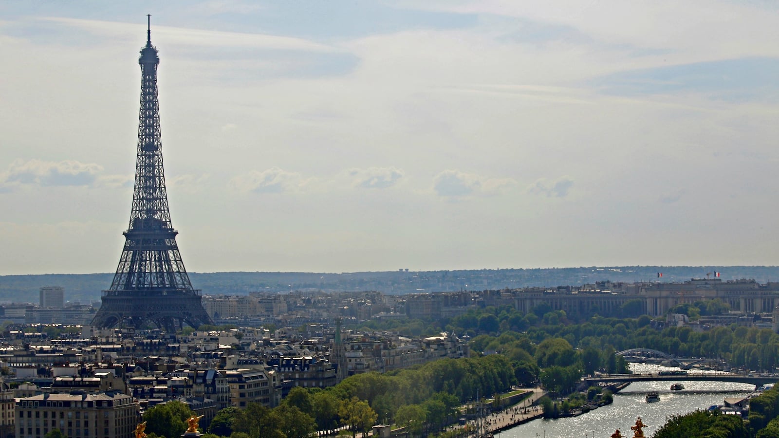 cheats/2016/09/06/paris-to-open-its-first-refugee-camp-this-year/160906-paris-refugee-cheat_iwlq6a