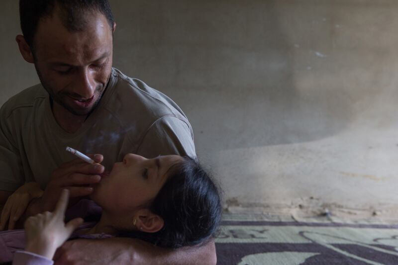 galleries/2015/04/02/the-horror-of-syrian-refugees-selling-body-parts/130327-kotsatos-transplant2_x6mogp