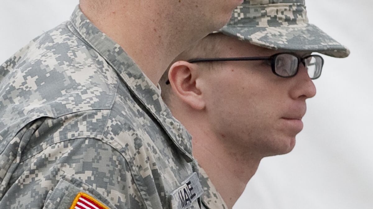 cheats/2012/01/12/officer-suggests-court-martial-for-manning/bradley-manning-court-martial-cheat_b9duyb