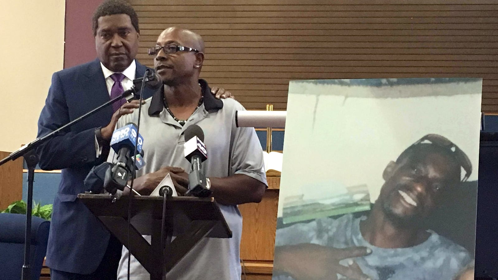 articles/2016/08/10/video-cops-shoot-mentally-ill-black-man-16-times/160809-weill-cops-kill-black-mentally-ill-man-tease_ymu5nu